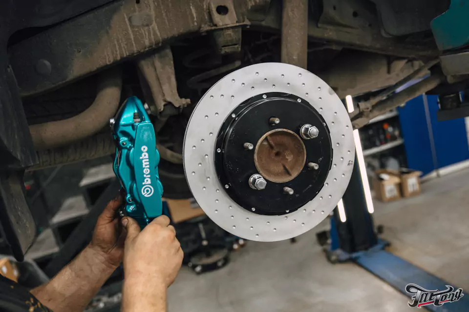 Установили на Toyota Land Cruiser Prado усиленную тормозную систему Brembo